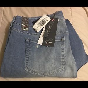 Torrid distressed boyfriend jeans size 20 XT New.